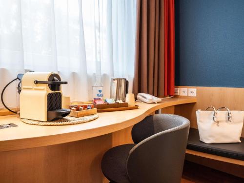 Plateau bouilloire dans l'établissement ibis Genève Centre Nations