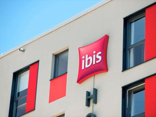a sign on the side of a building at ibis München City Süd in Munich