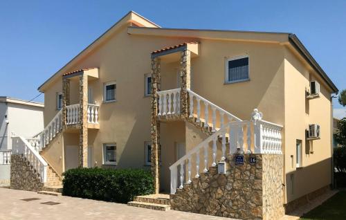 Amazing Apartment In Vir With Wifi