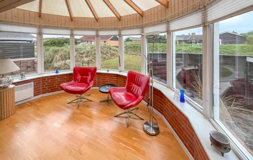 Χώρος καθιστικού στο Amazing Home In Ringkøbing With Sauna