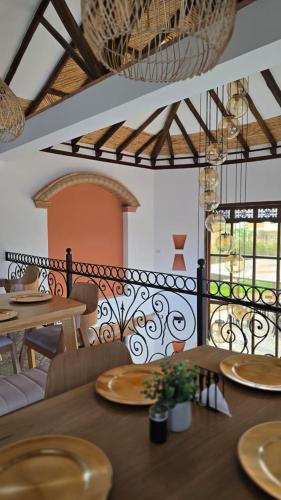 a restaurant with tables and chairs and a balcony at Hotel Vista Montaña in Villa de Leyva