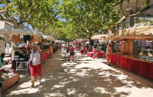 Επισκέπτες που μένουν στο 2 Bedroom Stunning Apartment In La Grand-Combe