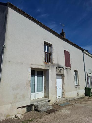 a white house with two windows and a door at Gite saint marc in Mer