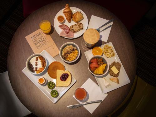 Makanan di atau berdekatan hotel