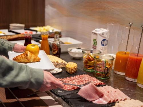 Makanan di atau berdekatan hotel