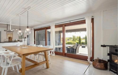 Fotografie z fotogalerie ubytování 3 Bedroom Amazing Home In Vejby v destinaci Vejby Strand