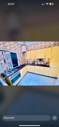 Bazén v ubytování maison avec bar privé à kintélé nebo v jeho okolí
