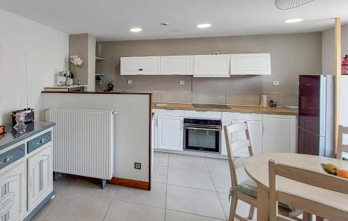 Η κουζίνα ή μικρή κουζίνα στο Maison En Campagne Normandie