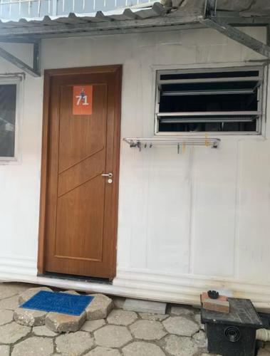 a house with a door and a window and a floor at Vila do Chaves Bruxa do 71 in Itajaí
