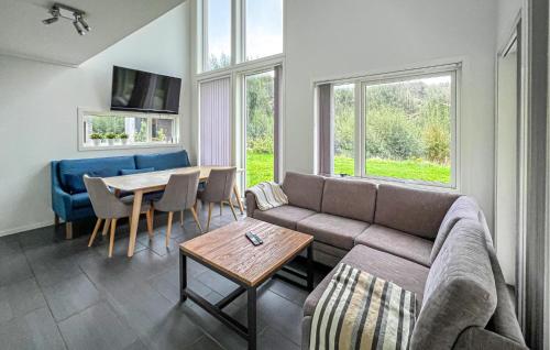a living room with a couch and a table at Gorgeous Home In Svenevig With Wifi in Svenevik