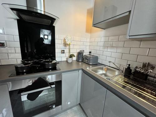 City Centre Apt–Sleeps 6, Parking, Shops & Trains photo 24