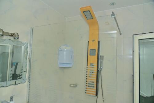 Bilik mandi di Chambres D'hôtes à louer Villa Luciana