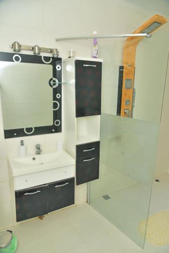 Bilik mandi di Chambres D'hôtes à louer Villa Luciana