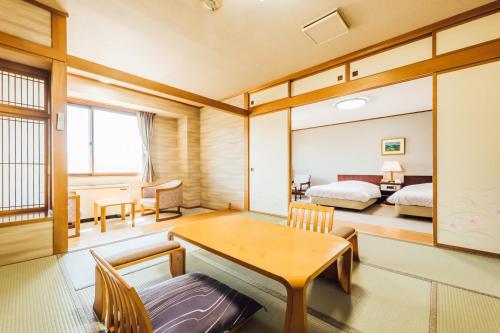 a room with a dining table and a bedroom at Oehonke in Kitami