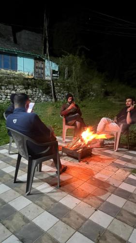 Hóspedes ficando em CedarNest by Yoshikahomestays l Forest Boutique Stay l Kufri l Theog l SHlMLA