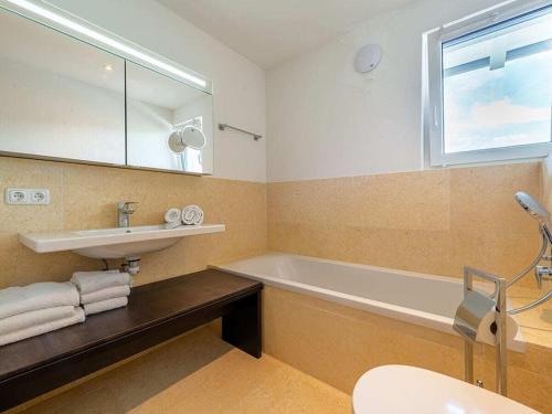 a bathroom with a sink and a bath tub at One-bedroom apartment in Kalzhofen