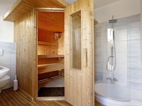 Ένα μπάνιο στο 1-bedroom holiday home