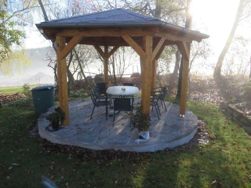 Billede fra billedgalleriet på Holiday home in Regen with swimming pool i Wieshof