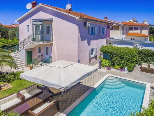 Villa in Pula with swimming pool