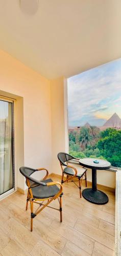 Amon Pyramids View Inn