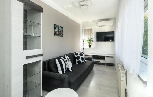 2 Bedroom Beautiful Apartment In Rijeka
