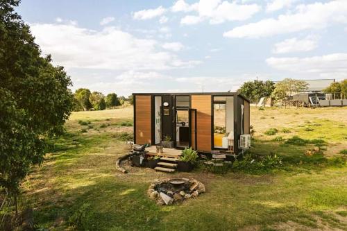 Jardín al aire libre en Sunset Retreat by Tiny Away