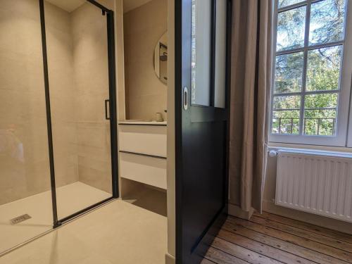 a bathroom with a shower and a glass door at Grande maison avec piscine privée, wifi et animaux acceptés pour 15 pers. - FR-1-653-282 in Pranzac