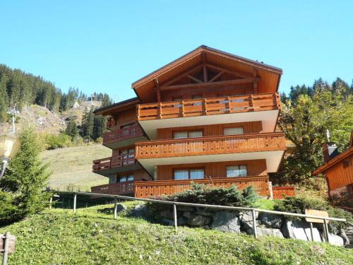 Appartement spacieux 3 chambres au pied des pistes avec parking - FR-1-411-994