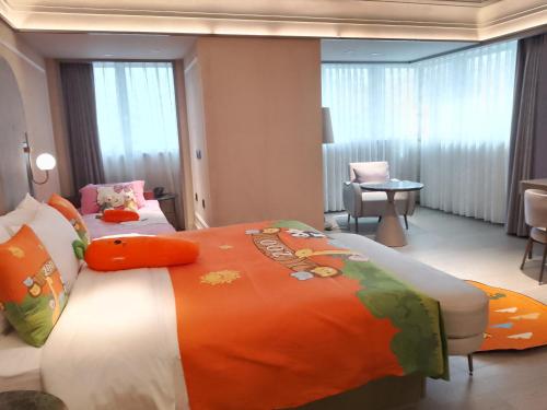 a hotel room with a large bed with an orange blanket at Mercure Fuzhou Downtown in Fuzhou