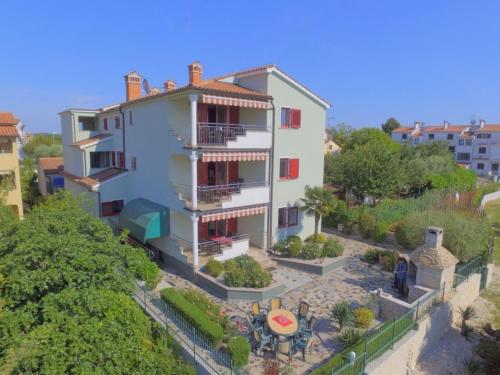 Holiday apartment in Porec with swimming pool