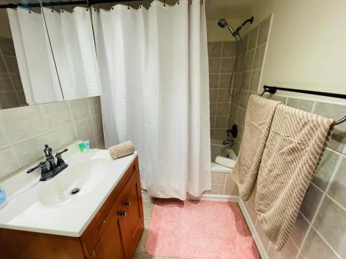 a bathroom with a sink and a shower at Modern 1br Near Moss Rehab in Cheltenham Village