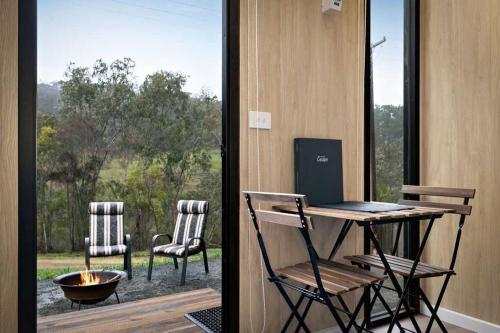 Un patio o zona al aire libre en Churinga Orchards by Tiny Away