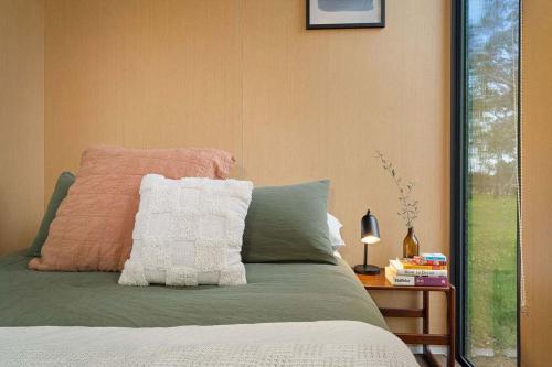 Una cama o camas en una habitación de Grove at Peasant Farm by Tiny Away