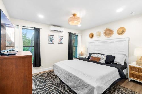 Ένα ή περισσότερα κρεβάτια σε δωμάτιο στο Spacious Inverness house near lake