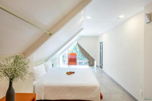 Кровать или кровати в номере Bazan Dalat Hotel