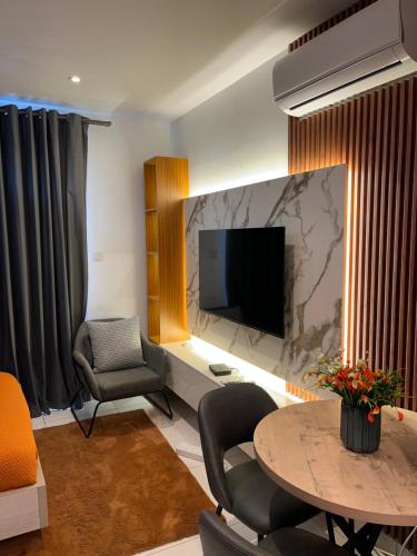 Μια τηλεόραση ή/και κέντρο ψυχαγωγίας στο Easy stay at Loxwood