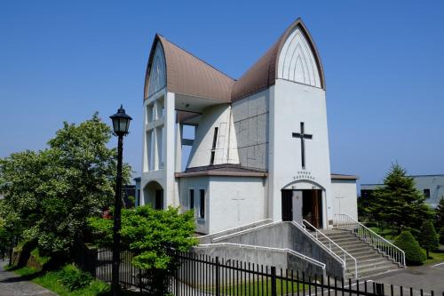 a church with a cross on the side of it at ステラサイト函館 in Hakodate