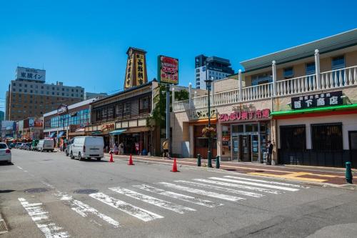 a city street with a crosswalk in a city at ステラサイト函館 in Hakodate