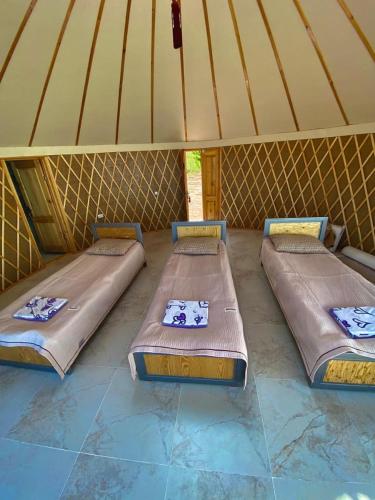 Ένα ή περισσότερα κρεβάτια σε δωμάτιο στο Casablanca Yurts