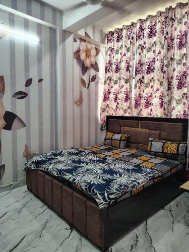 a bedroom with a bed in a room at Shri prabhu dham- Near Prem Mandir in Vrindāvan