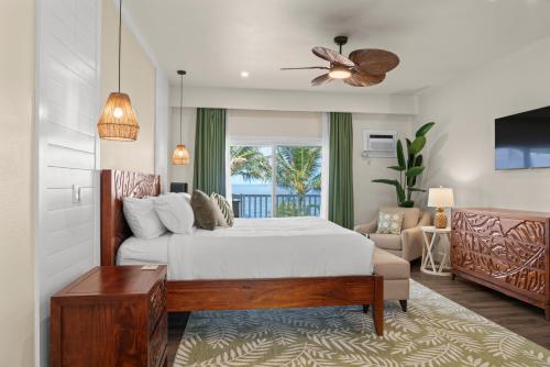 Una cama o camas en una habitación de Hamakua Hotel