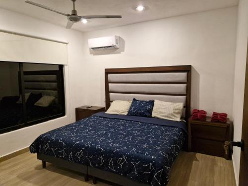 Postel nebo postele na pokoji v ubytování Jungle and Beach Cottage