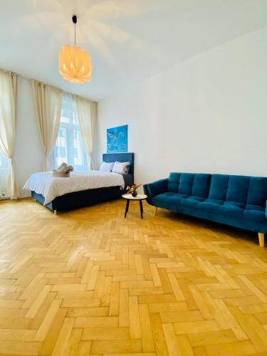 2-Bedroom Apartment, Sleeps Six, 4-Min Walk to Stadthalle