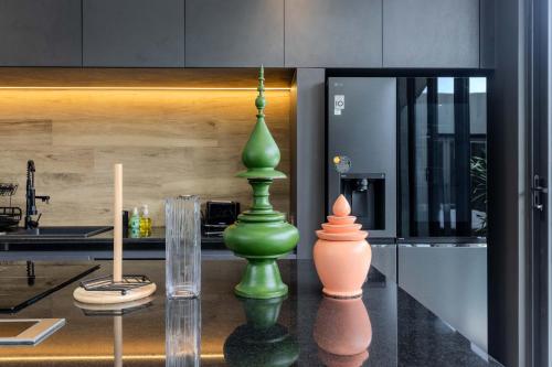 een groep vazen op een tafel in een keuken bij V253 Brand New 2BR with Pool and Full Kitchen in Thalang