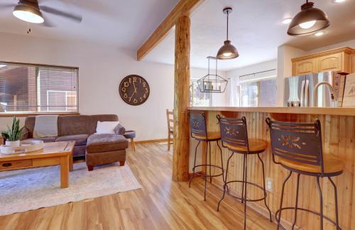 Χώρος καθιστικού στο 122 Lookout Ridge townhouse
