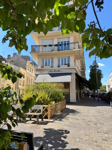 Το κτήριο όπου στεγάζεται  το διαμέρισμα