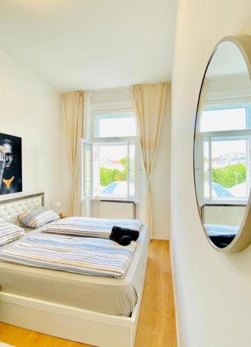 Comfortable Private Rooms in 5BR Accommodation, 7-Min Walk to Westbahnhof
