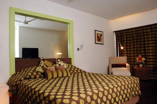 a bedroom with a large bed with a large mirror at The Fern Residency, Subhash Bridge, Ahmedabad in Ahmedabad