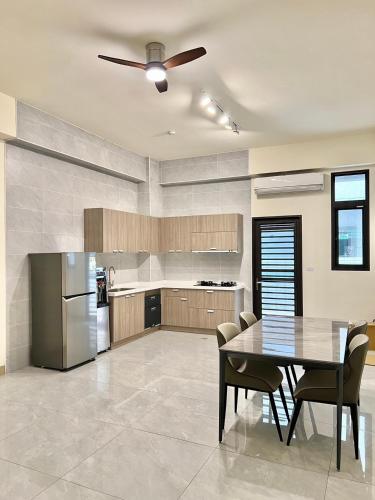 a kitchen with a dining table and a ceiling fan at Bird Walking in Yuli