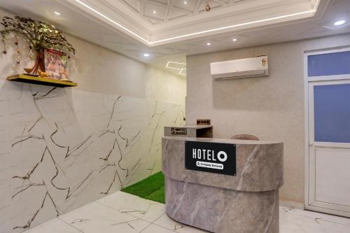 a lobby of a hotel with a reception desk at Super Hotel O Maharshi Valmiki International Airport Formerly Gaurav Inn in Faizābād